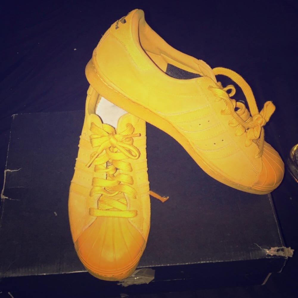 Shell toes yellow